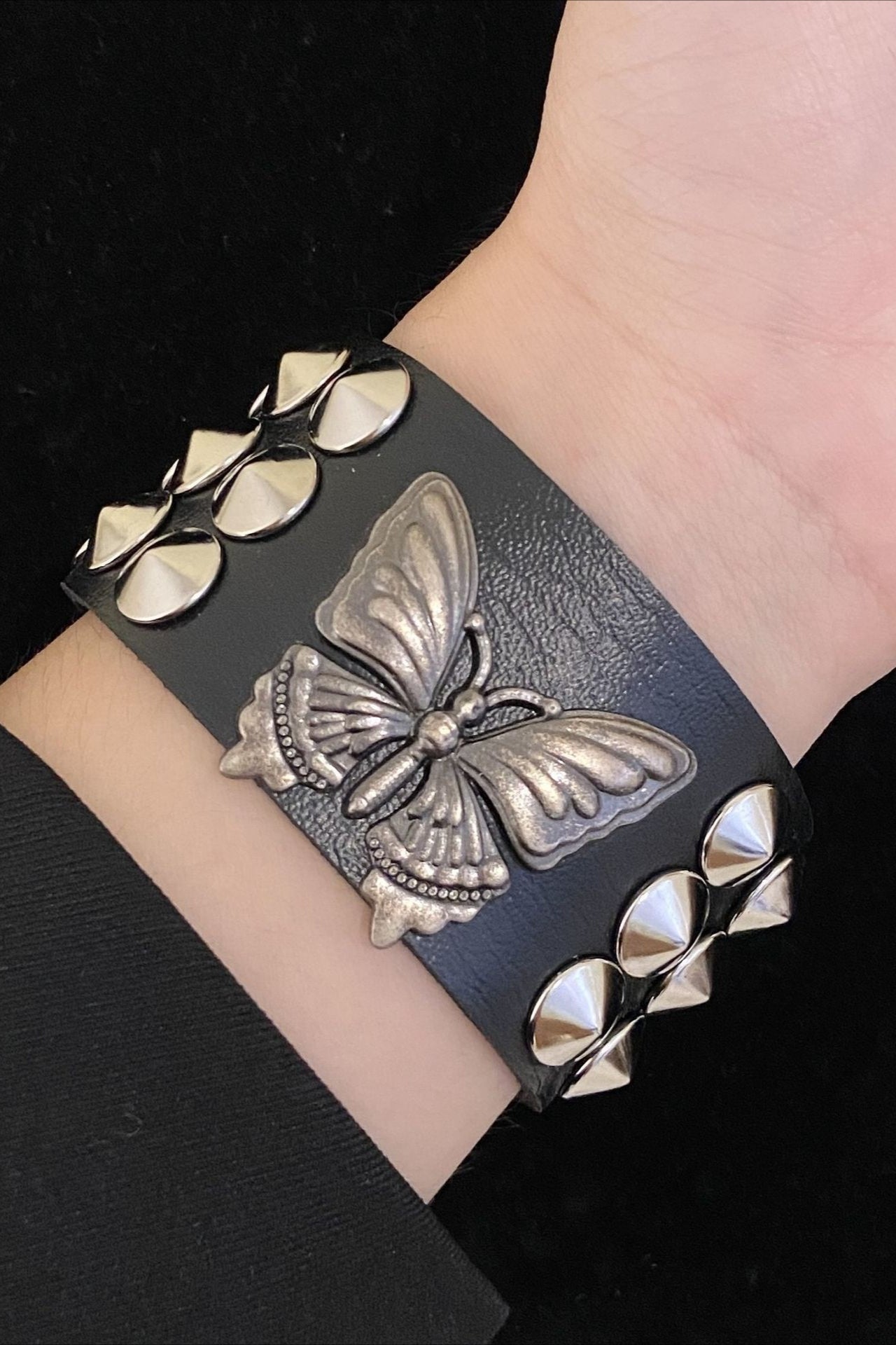 Retro Y2K Embossed Rhinestone Bracelet Secondary image