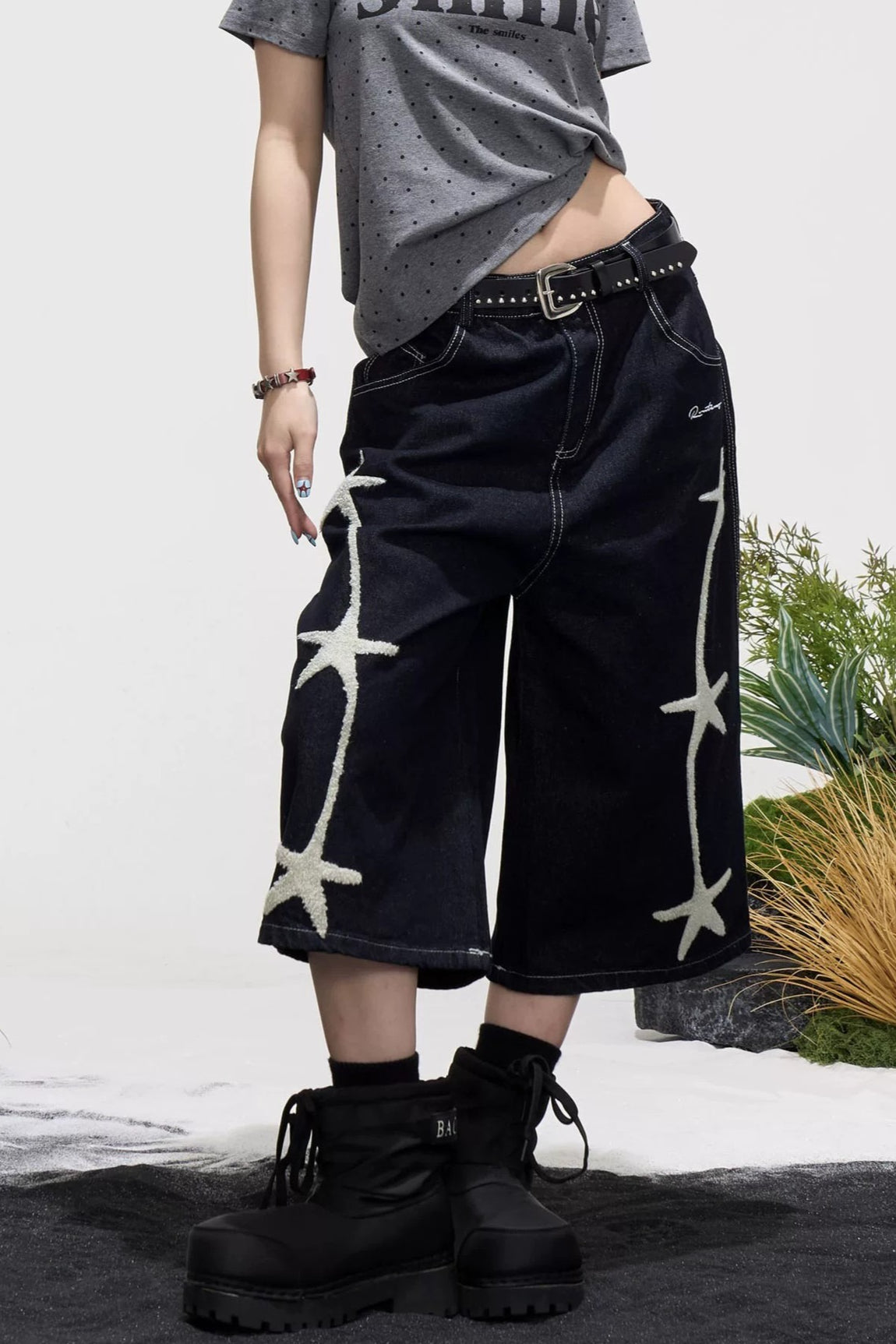 Cropped Star Contrast Stitch Pants