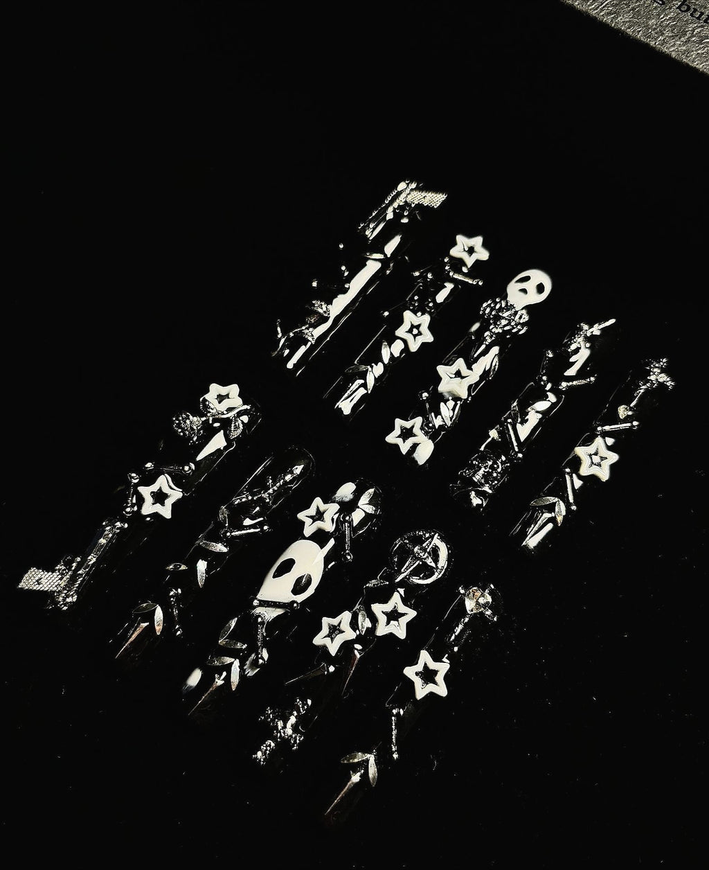 Gothic Skull Black White Press On Nails