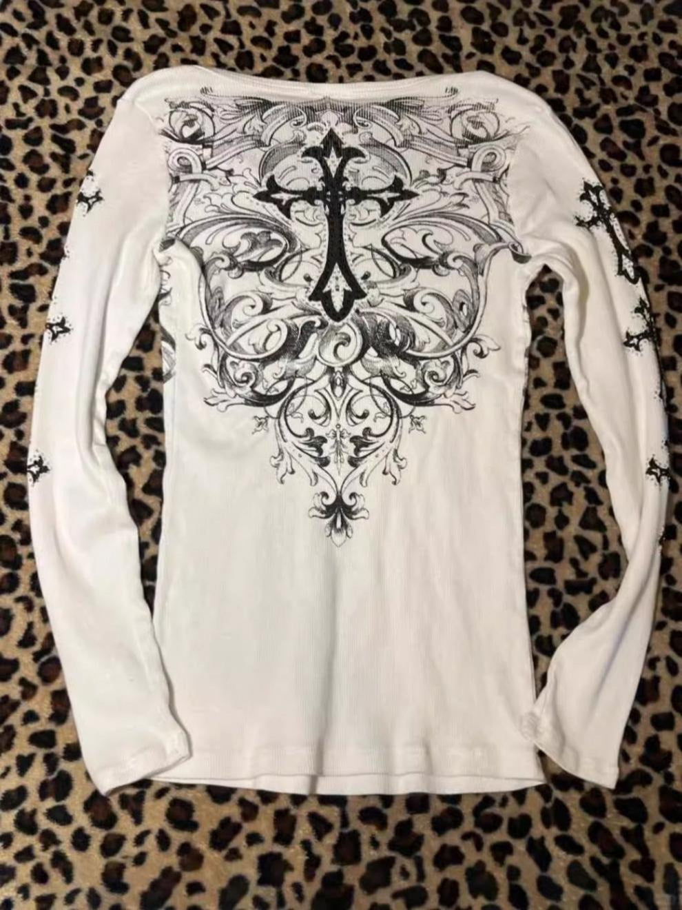 Y2K Cross Graphic Grunge T-shirt Secondary image
