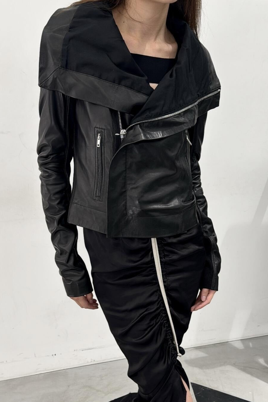 Deconstructed Lapel Waist-fit Short Leather Biker Jacket Main image