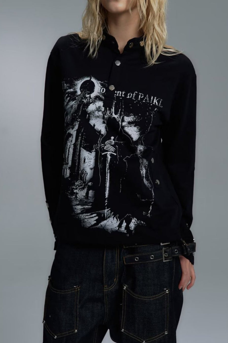 Gothic Figure Snap Neck Sweatshirt