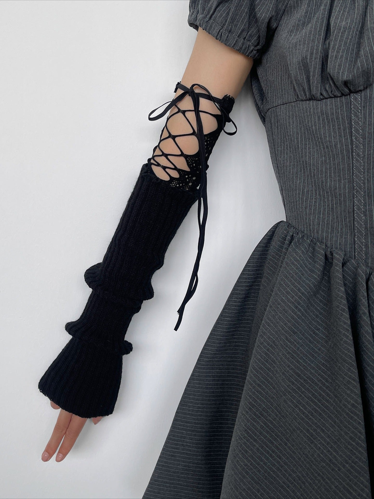 Y2K Gothic Subculture Lace Strapped Concealing Gloves Secondary image
