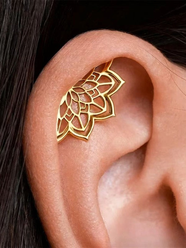 Gothic Hollow Window Flower Earrings Secondary image
