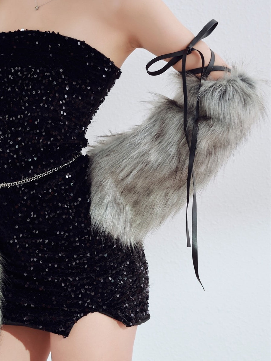 Y2K Millennial Hot Girl Subculture Faux Fur Strapped Gloves Secondary image