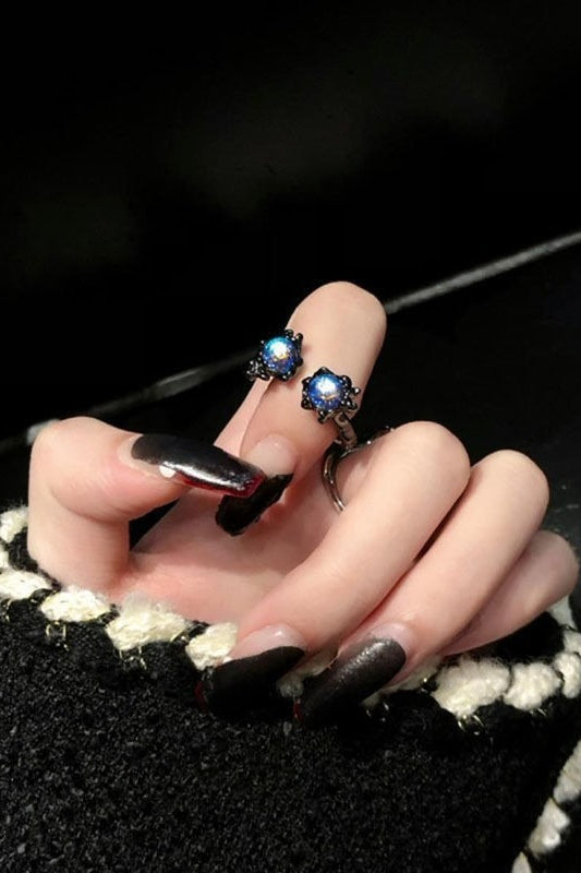 Niche Retro Floral Court Stack Ring Secondary image