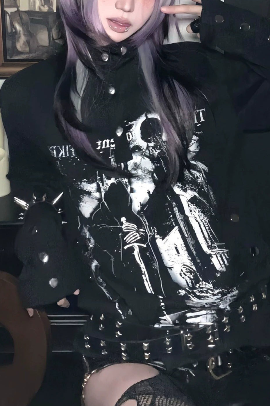 Gothic Figure Snap Neck Sweatshirt