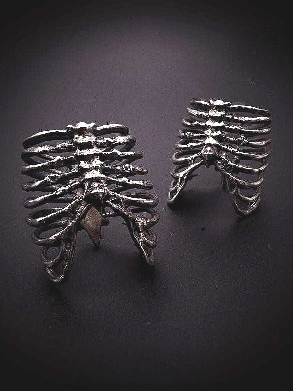 Dark Retro Punk Rib Ring Secondary image